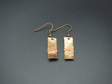 Load image into Gallery viewer, Copper hammered earrings