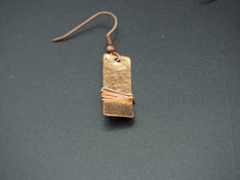 Load image into Gallery viewer, Copper hammered earrings